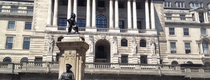 Bank of England is one of Tempat yang Disukai Henry.