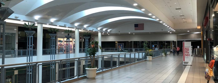 Crossroads Mall is one of Old Malls.