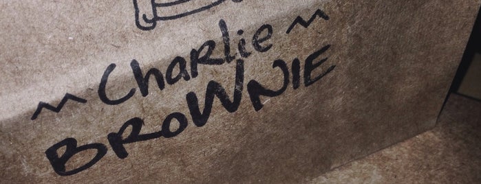 Charlie Brownie is one of Tempat yang Disukai Marcelo Almeida.