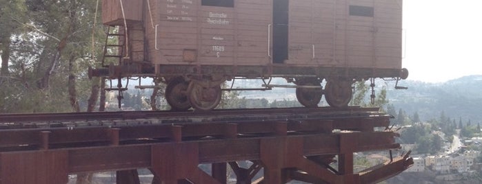 Cattle Car is one of Kimmie 님이 저장한 장소.