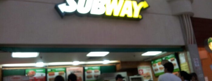 Subway is one of restaurantes.