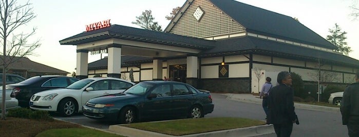 Miyabi Japanese Steakhouse and Sushi Bar is one of Lieux qui ont plu à Mike.