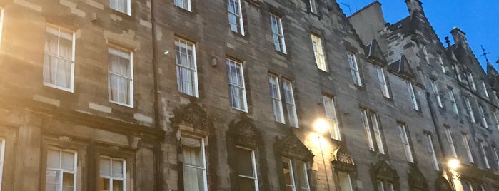 Fraser Suites Edinburgh is one of Orte, die Karen 🌻🐌🧡 gefallen.