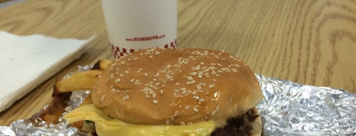 Five Guys is one of Alekseyさんのお気に入りスポット.