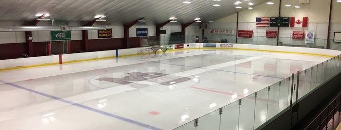 Twin Oaks Ice Rink is one of Activities.