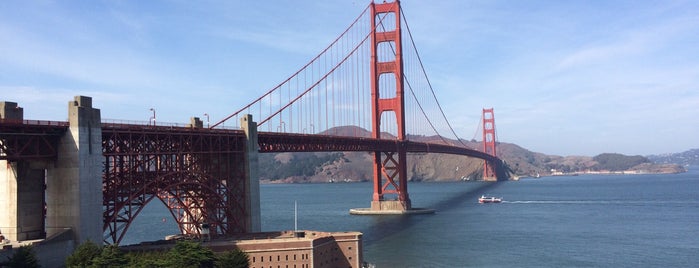 Golden Gate Bridge is one of Tempat yang Disukai Diego.