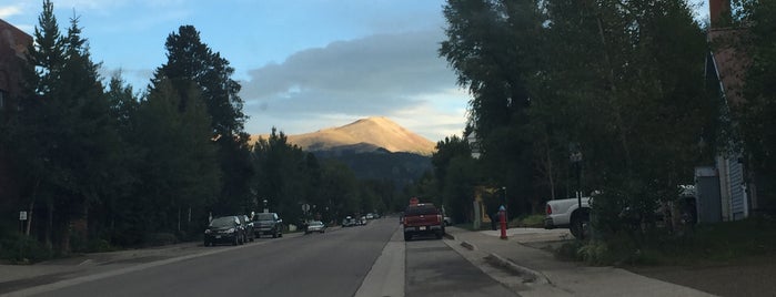 Bald "Baldy" Mountain Summit (13, 684 ft) is one of Tempat yang Disukai Zach.