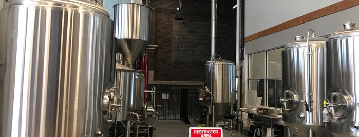 Moontown Brewing Company is one of Lugares favoritos de Andy.