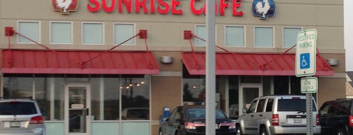 Sunrise Cafe is one of สถานที่ที่ Mike ถูกใจ.