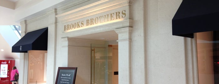 Brooks Brothers is one of Lieux qui ont plu à Bob.