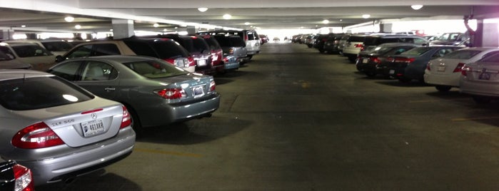IND Parking Garage is one of สถานที่ที่ Gregory ถูกใจ.