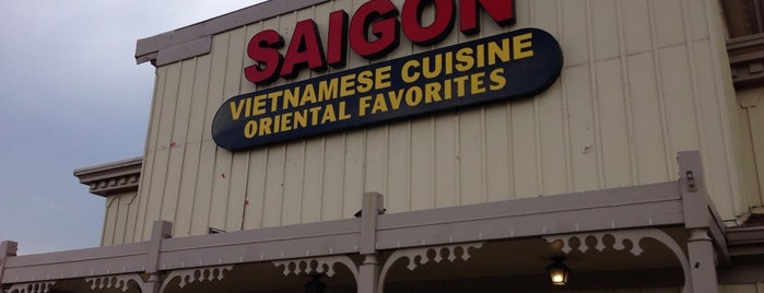 Saigon Restaurant is one of Lugares favoritos de Zach.