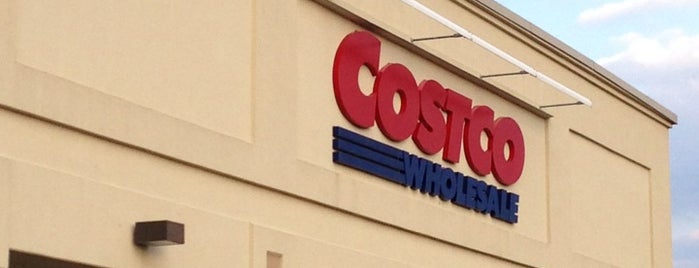 Costco is one of Orte, die Andrew gefallen.