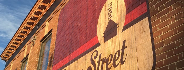 Cherry Street Bar-B-Que is one of Tempat yang Disimpan Alex.