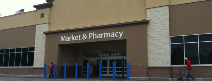 Walmart Supercenter is one of Tempat yang Disukai Nicodemus.