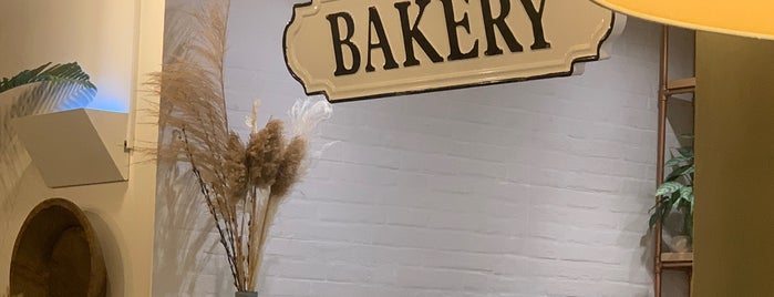 Danish Bakery is one of Lugares favoritos de Dana.