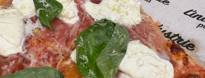 L’Industrie Pizzeria is one of Benjaminさんの保存済みスポット.