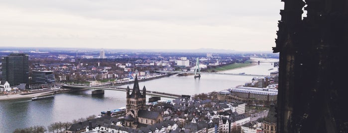 Cathédrale de Cologne is one of Lieux qui ont plu à Lauma.