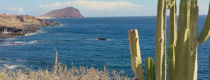 Las Islas Canarias is one of Teneriffa.