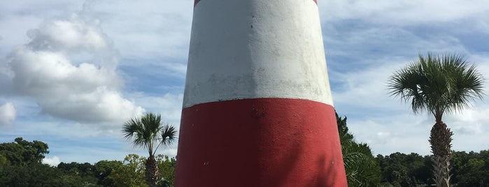 Mount Dora Lighthouse is one of Lugares favoritos de Lizzie.