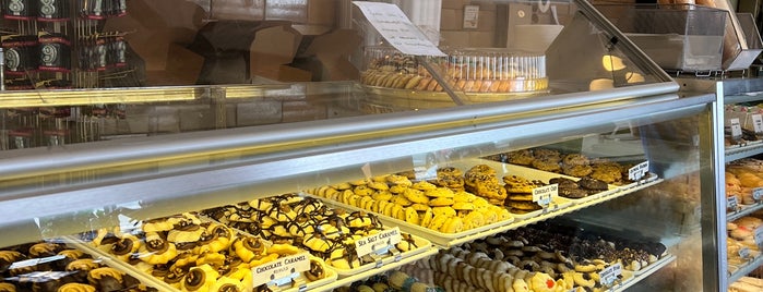 Ferrara Bakery is one of Chicago To Eat.