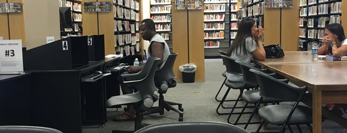 Spring Valley Library is one of Orte, die Clayton gefallen.