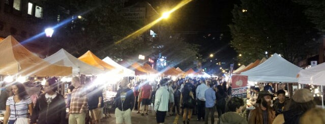 Vancouver Chinatown Night Market is one of Orte, die Winnie gefallen.