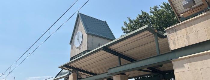 Downtown Garland Station (DART Rail) is one of da Blue Line on DART.
