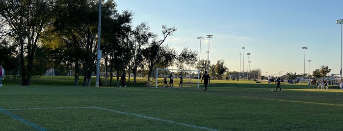 Town And Country Soccer is one of สถานที่ที่ Ron ถูกใจ.