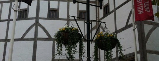 Shakespeare's Globe Theatre is one of London as a local.