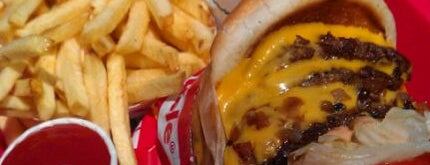 In-N-Out Burger is one of Kimさんの保存済みスポット.