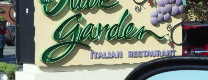Olive Garden is one of B.さんのお気に入りスポット.