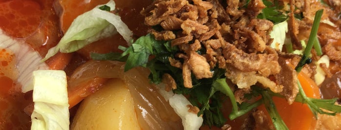 Momo Canteen is one of LON restaurants to try.