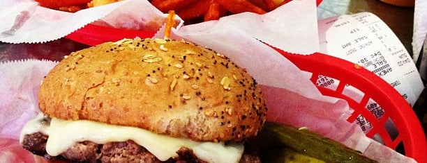 Pearl's Deluxe Burgers is one of Diners&Co.