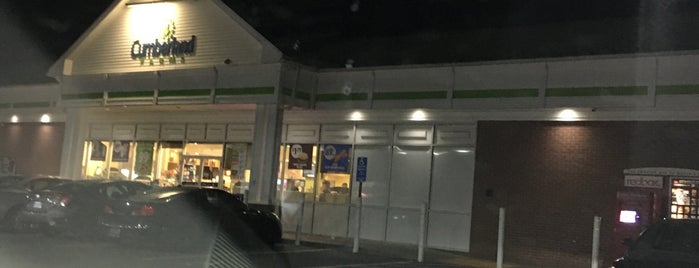 Cumberland Farms is one of Pさんのお気に入りスポット.