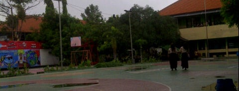 SMA Negeri 9 Surabaya is one of Anter surat.