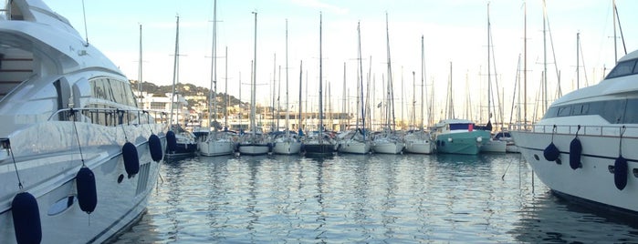 Port de Cannes is one of Vacances à Côte d'Azur.
