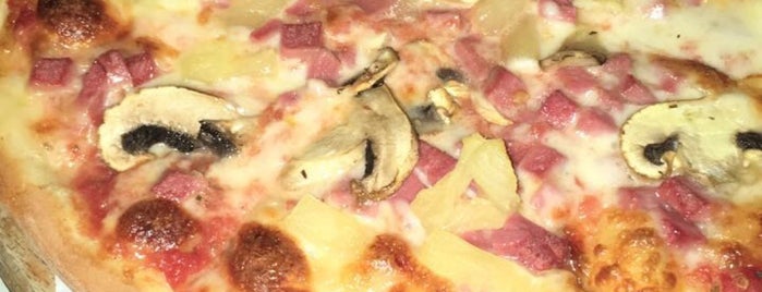 Sünger Pizza is one of Orte, die Tuba gefallen.