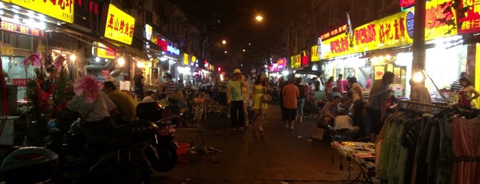Shouning Road Food Street is one of 上海游.