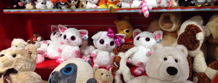 Hamleys is one of Детские магазины.