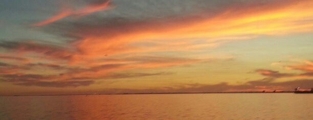 Pensacola Bay is one of Posti che sono piaciuti a Jay.