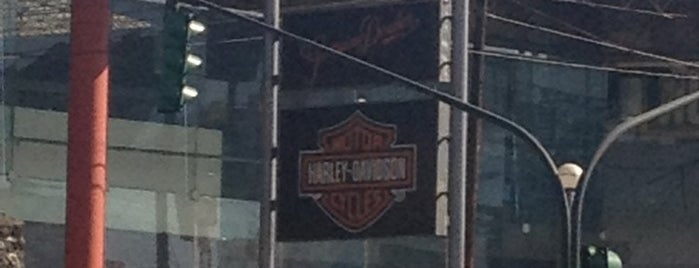 Harley-Davidson is one of Tempat yang Disukai Rocio.
