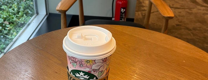 Starbucks is one of 新百合ヶ丘駅 | おきゃくやマップ.