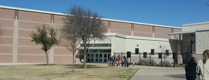 Sachse High School is one of Lugares favoritos de Marcie.