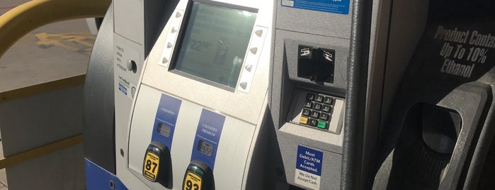 Sam's Club Gas Station is one of Johnさんのお気に入りスポット.