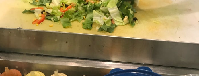 Just Salad is one of สถานที่ที่ Chris ถูกใจ.