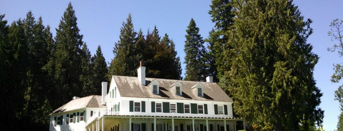 The Clark House is one of สถานที่ที่ Grayson ถูกใจ.