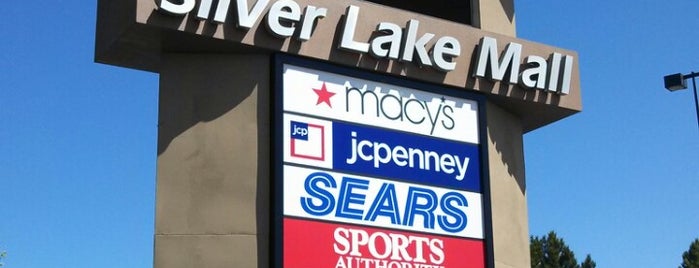 Silver Lake Mall is one of Meredith'in Beğendiği Mekanlar.