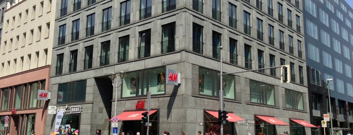 H&M is one of Lugares favoritos de Alex.