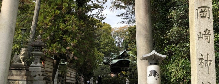 岡崎神社 is one of 京都十六社.